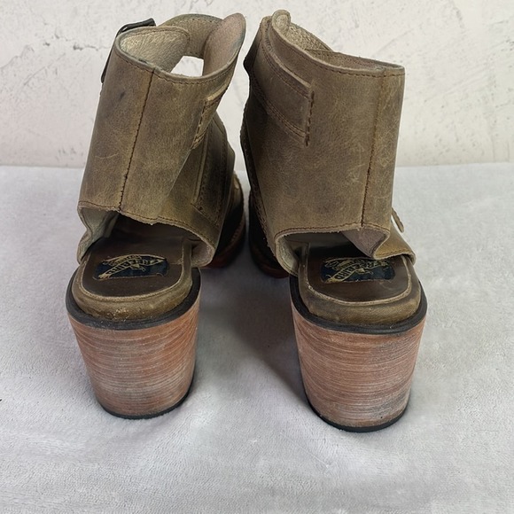 Freebird by Steven Quail tan size 10 - Picture 6 of 9